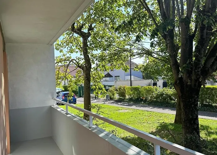 Au Clair De Lune Luxury And Modernity